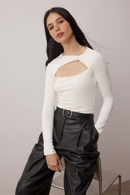 K?rm?z? Cut Out Detayl? Vucuda Oturan Yumusak Tuseli Esnek Orme Bluz TWOAW26BZ00126 - Trendyolmilla фото 11