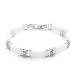 Браслет Лилу из белой керамики с Султанитом покрытие светлый металл, длина 20см