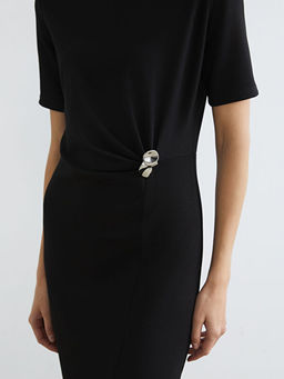 Dik Yaka Toka Detayl? Elbise