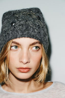 EMBROIDERED BEANIE WITH BEADS