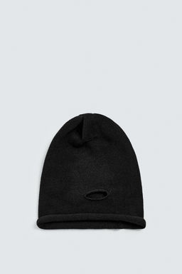 DISTRESSED KNIT BEANIE