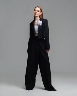 Объемная брошь из органзы