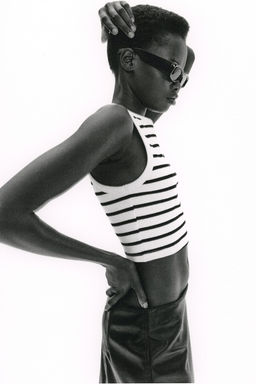 Camiseta cropped sin mangas