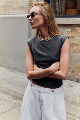 CAMISETA JOYAS EFECTO LAVADO / Gris antracita - Zara фото 3