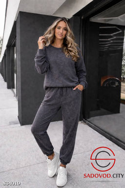 Костюм спортивный двойка со стразами