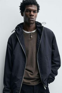 LIGHTWEIGHT TECHNICAL HOODED JACKET - Zara фото 5