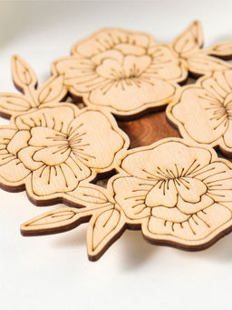 Цена за 2 шт. Подставка под горячее «Цветы», вид 2, 11см, можжевельник, фанера