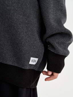 Черный джемпер для мальчика