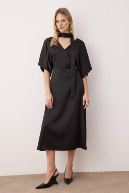 Siyah Duz Fularl? Midi Dokuma Elbise TWOAW26EL00277