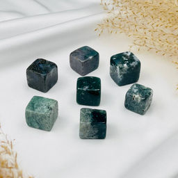 Куб из Мохового агата