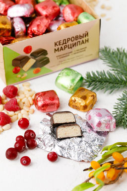 Кедровый марципан Ассорти / классика,клюква,малина,облепиха / 600 г / шоу-бокс / ТМ Сибирский кедр