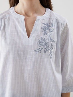 Ka??k yaka ?izgili Nak??l? Poplin Kad?n Bluz