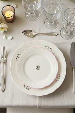 Trendyolmilla Home 2li Porselen Cicek Bask?l? Pasta Tabag? 20 cm & 2li Porselen Servis Tabag? 26 cm TPHSS25TBK00023
