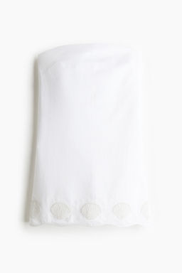 Vestido bandeau con cuentas