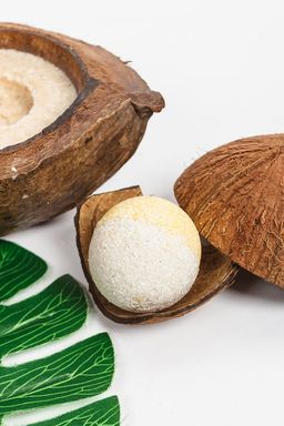 Бомбочка для ванны с афродизиаками Кокос и мускатный орех