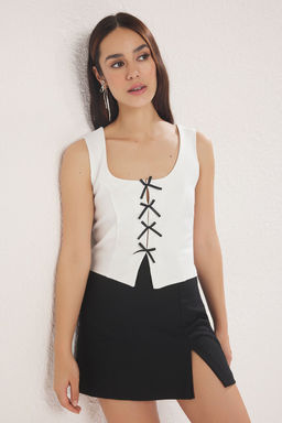 Trendyolmilla Gri Cizgili Kurdele Baglama Detayl? Vucuda Oturan Kare Yaka S?f?r Kol Orme Bluz TWOSS25BZ00147  фото 16