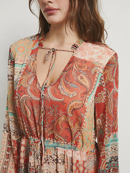 Ba?lamal? Yaka Desenli Elbise