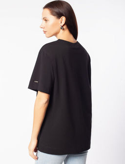 D49.978 Футболка женская черный_own your magic