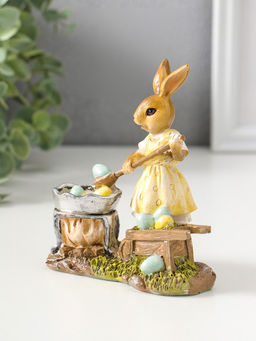 Фигурка полистоун Зайка в жёлтом платье, красит пасхальные яички, 12.5 см