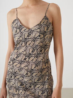 Kalp Yaka Y?lan Derisi Desenli Ask?l? Elbise