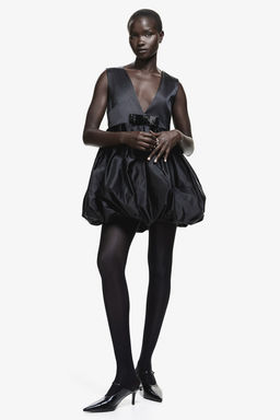 Minivestido con bajo burbuja