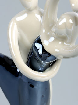 УЦЕНКА Фигурка керамика В объятиях любви, чёрно-белый, 24.6?11.8?6 см