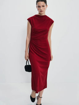 Платье миди приталенного кроя / Zarina