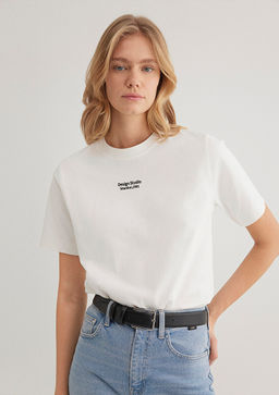 Bask?l? Beyaz Tisort