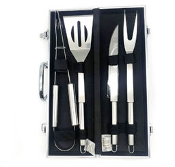 Набор для барбекю 4 предмета в чемодане / DW-110 /уп 10/ деревянные ручки