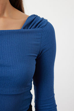 TRENDYOLMILLA Zumrut Yesili Asimetrik Yaka Drapeli Fitted/Vucuda Oturan Burumcuk C?tc?tl? Orme Body TWOAW23BD00043 фото 20