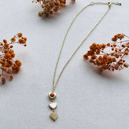 Кулон на цепочке из Коралла и Перламутра