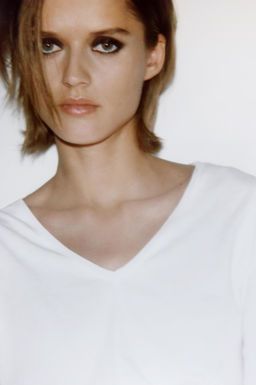 COTTON V-NECK T-SHIRT - Zara фото 17