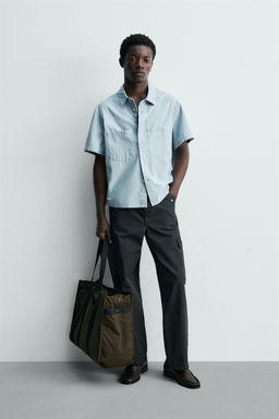 CAMISA CHAMBRAY BOLSILLOS / Azul claro