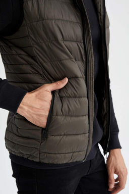 Водоотталкивающий легкий надувной жилет с капюшоном Slim Fit - Defacto фото 6