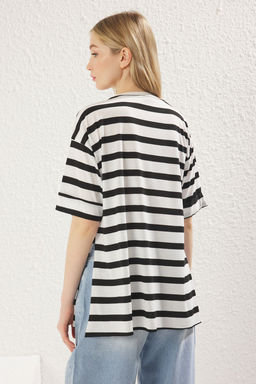 Siyah Cizgili Duble Kol Asimetrik Boyfriend Orme T-Shirt TWOSS20TS0828