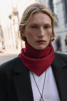 TRIANGULAR WOOL BLEND BANDANA
