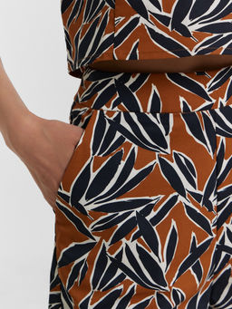 Шорты женские коричневые с принтом "листья"