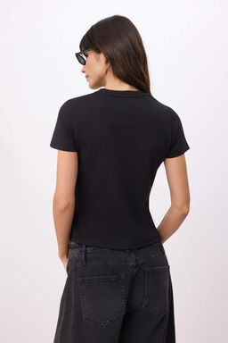 Siyah Slogan Fitted/Vucuda Oturan K?sa Kollu Pamuk Ribana Orme T-Shirt TWOSS26TS00129 - Trendyolmilla фото 4