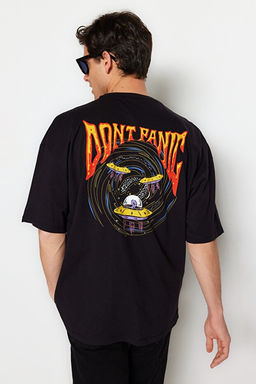Siyah Oversize/Geni_ Kesim Uzay Bask_l_ %100 Pamuklu T-Shirt TMNSS23TS00120