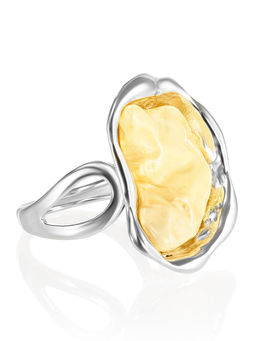 Броское кольцо с вставкой из цельного текстурного янтаря Лагуна