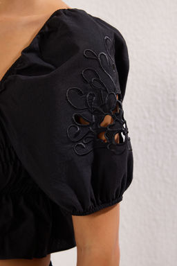 Siyah Dokuma Nak?sl? Plaj Crop Bluz TBESS25BZ00000