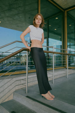 CAMISETA CROPPED MANGA CORTA LUNARES / Blanco / Negro - Zara фото 2