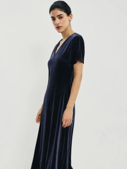 Платье миди из бархата / Zarina