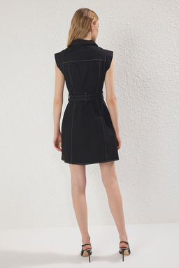 TRENDYOLMILLA Siyah Kemerli Duz Dugmeli Mini Dokuma Elbise TWOSS25EL00562  фото 4