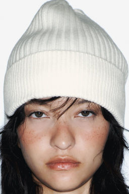 SKI COLLECTION BEANIE WITH WOOL AND CASHMERE