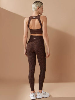 *Коричневый топ-бра с открытой спиной