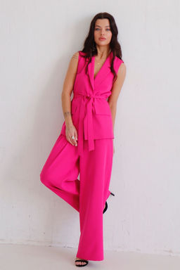 12480 Костюм брючный с жилетом ярко-розовый