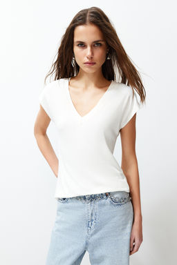 Ekru Viskoz/Yumusak Kumas Fitted/Vucuda Oturan Ay Kol V Yaka Esnek Orme Bluz TWOSS24BZ00433