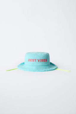 GORRO BOB TEXTO BORDADO / Turquesa