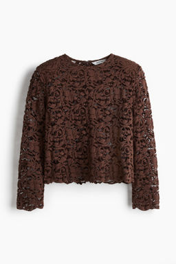 Blusa de encaje con hombreras